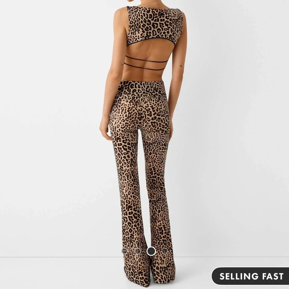 NWT Bershka leopard print flare pants M - Picture 3 of 5